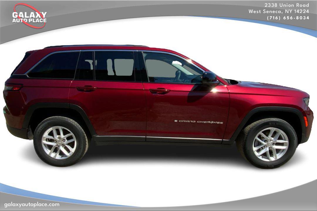 Used 2023 Jeep Grand Cherokee Laredo AWD/4WD image 4