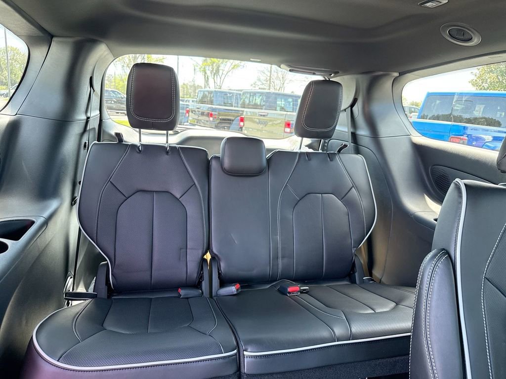 New 2026 Chrysler Pacifica Limited w/ Trailer Tow Group image 26