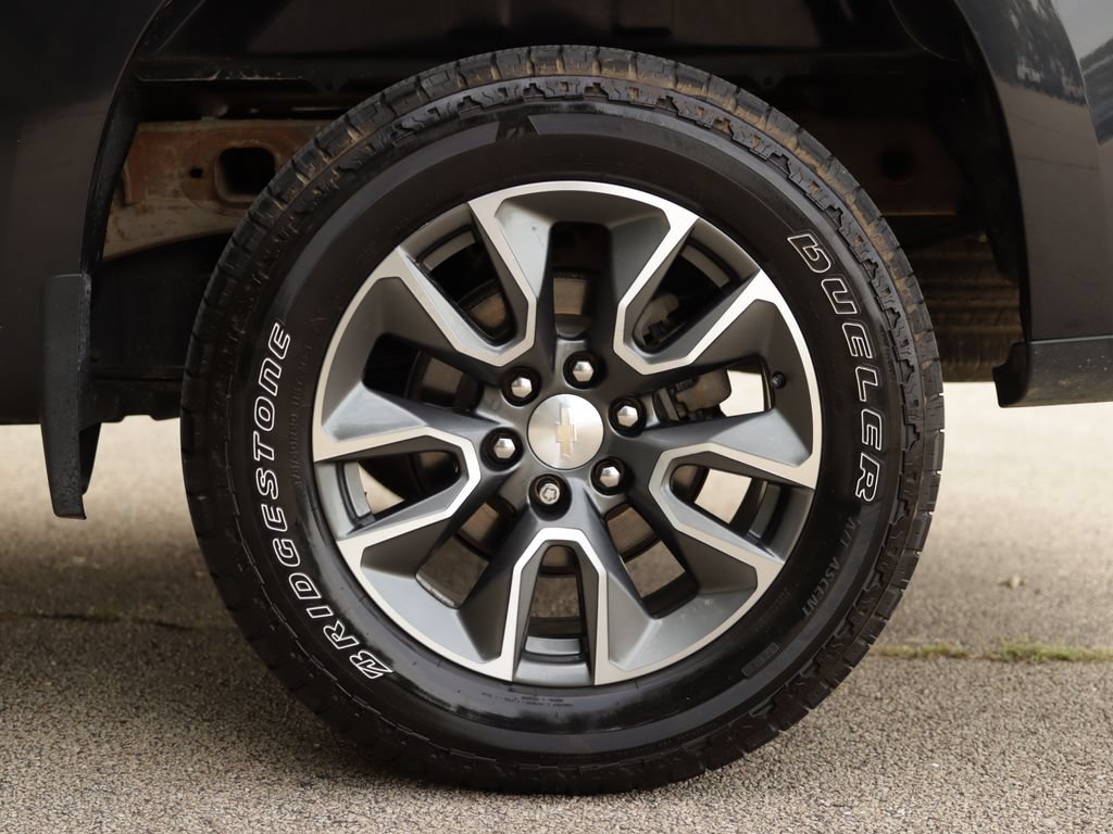 Used 2023 Chevrolet Silverado 1500 LT AWD/4WD image 36