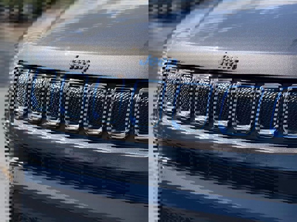 Used 2022 Jeep Compass Latitude image 11