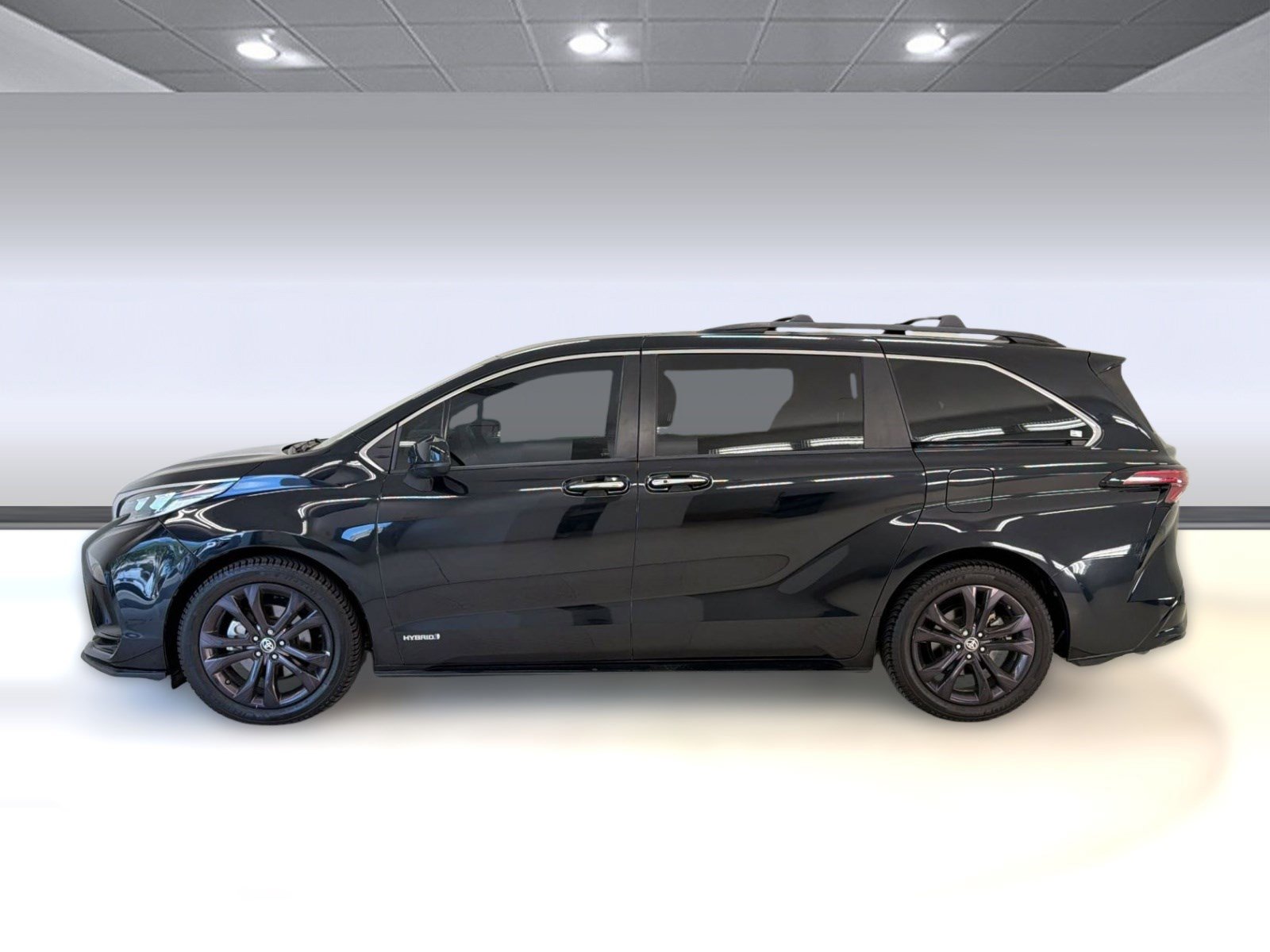 Used 2021 Toyota Sienna XSE w/ XSE Plus Package image 2