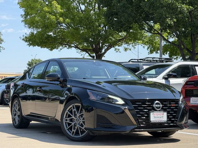 Used 2023 Nissan Altima 2.0 SR FWD image 2