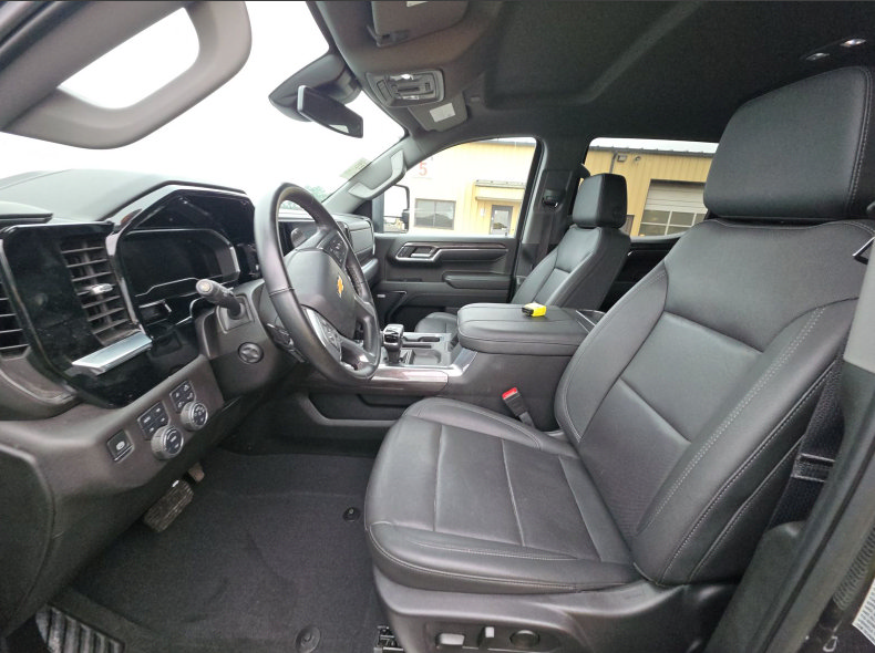Used 2024 Chevrolet Silverado 1500 LTZ AWD/4WD image 9