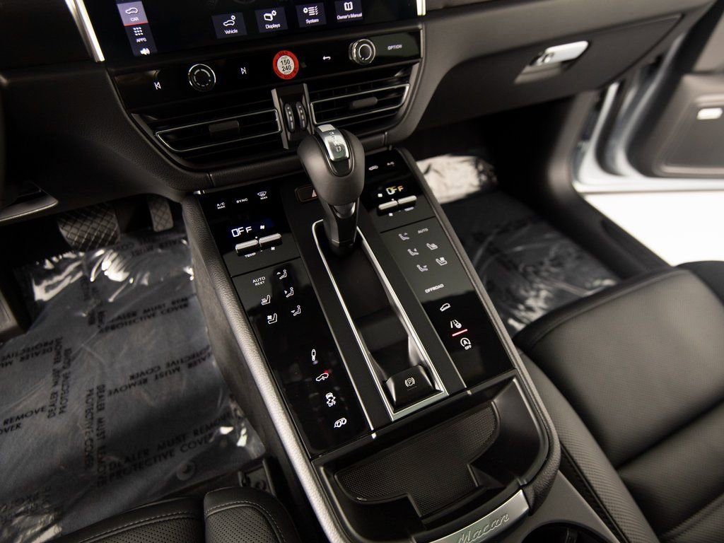 New 2026 Porsche Macan GTS image 23