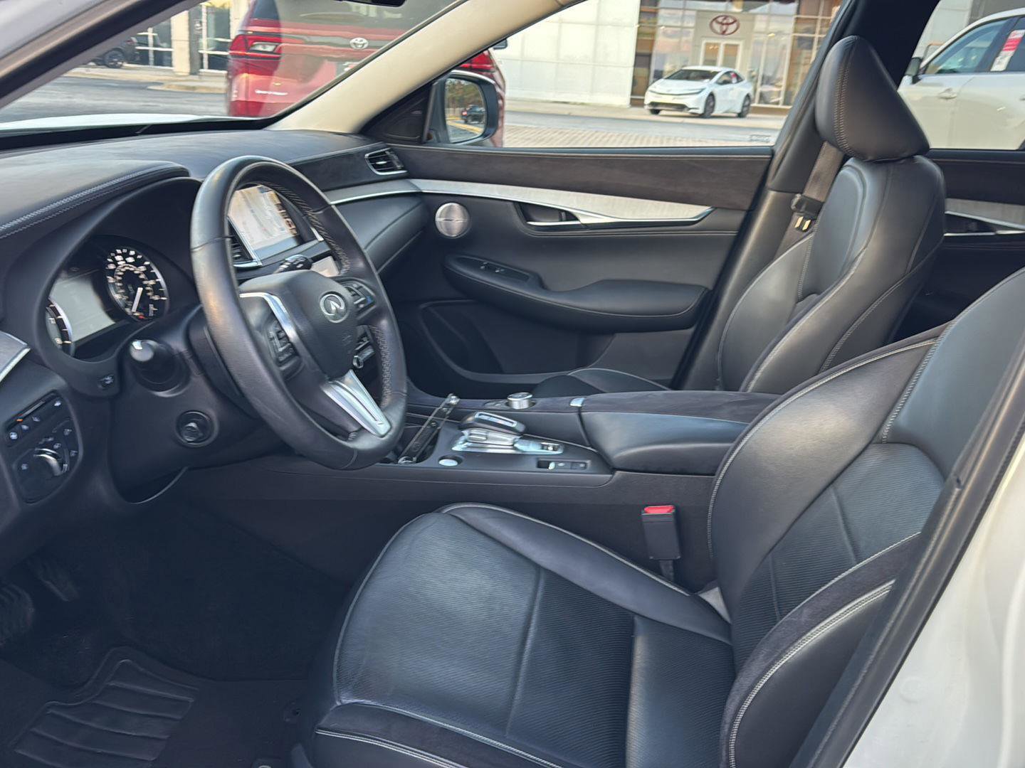 Used 2023 INFINITI QX50 Sensory w/ Accent Package FWD image 8