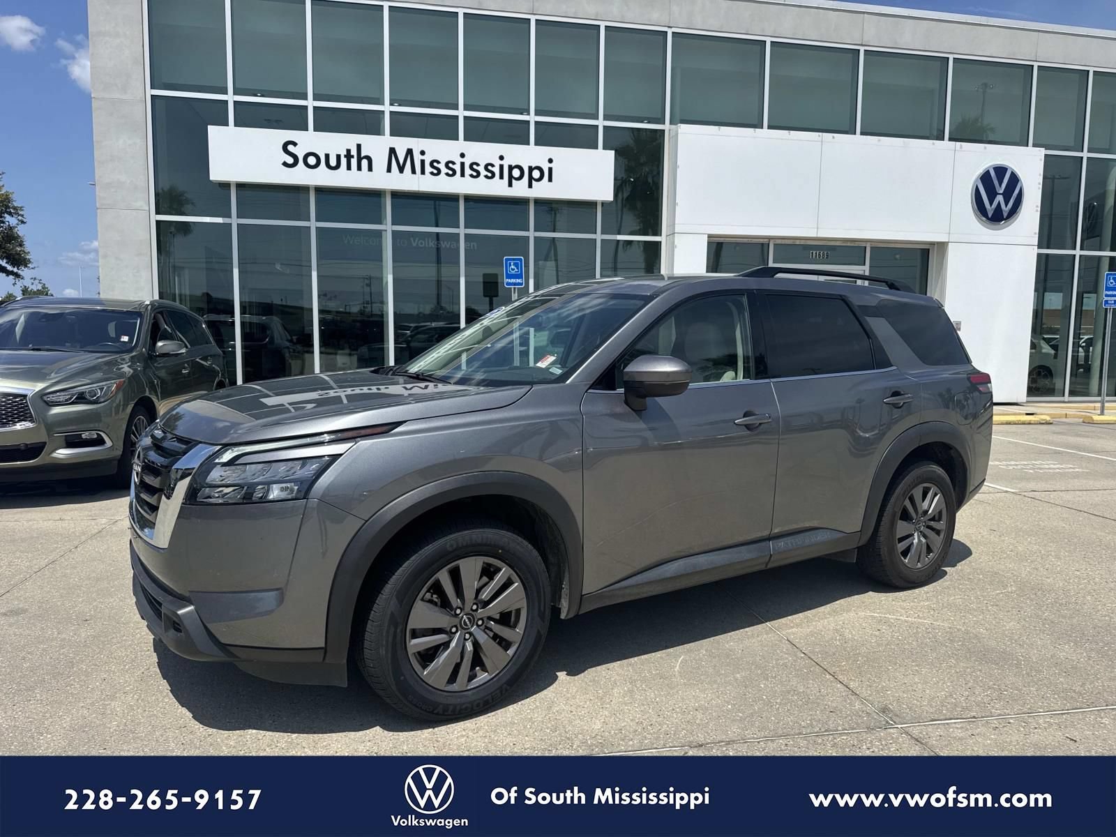 Used 2024 Nissan Pathfinder SV FWD image 1