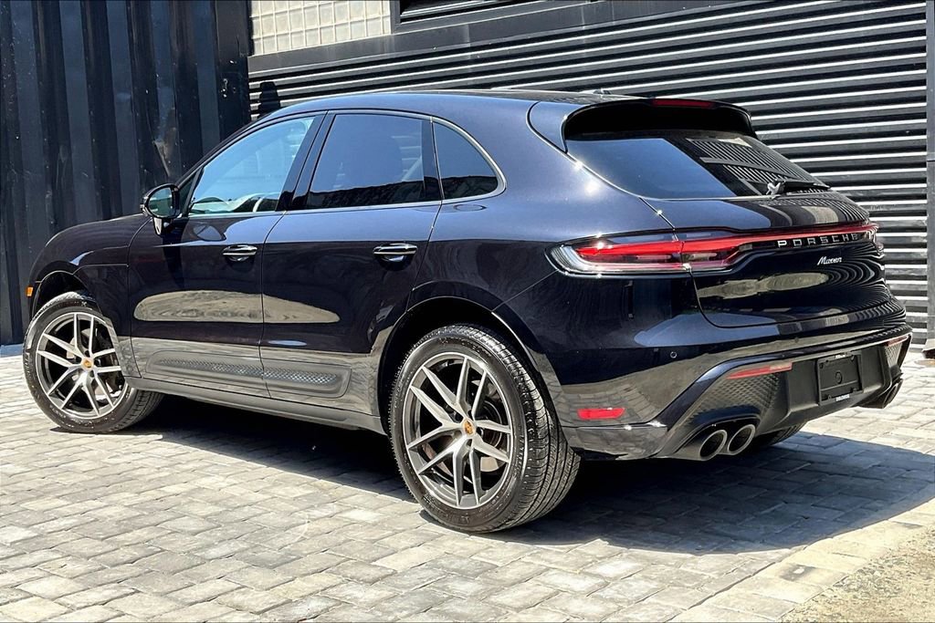Certified 2025 Porsche Macan image 3