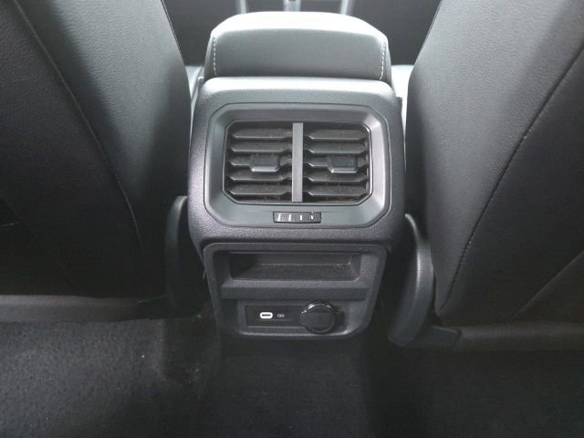 Used 2023 Volkswagen Tiguan SE w/ Panoramic Sunroof Package image 27