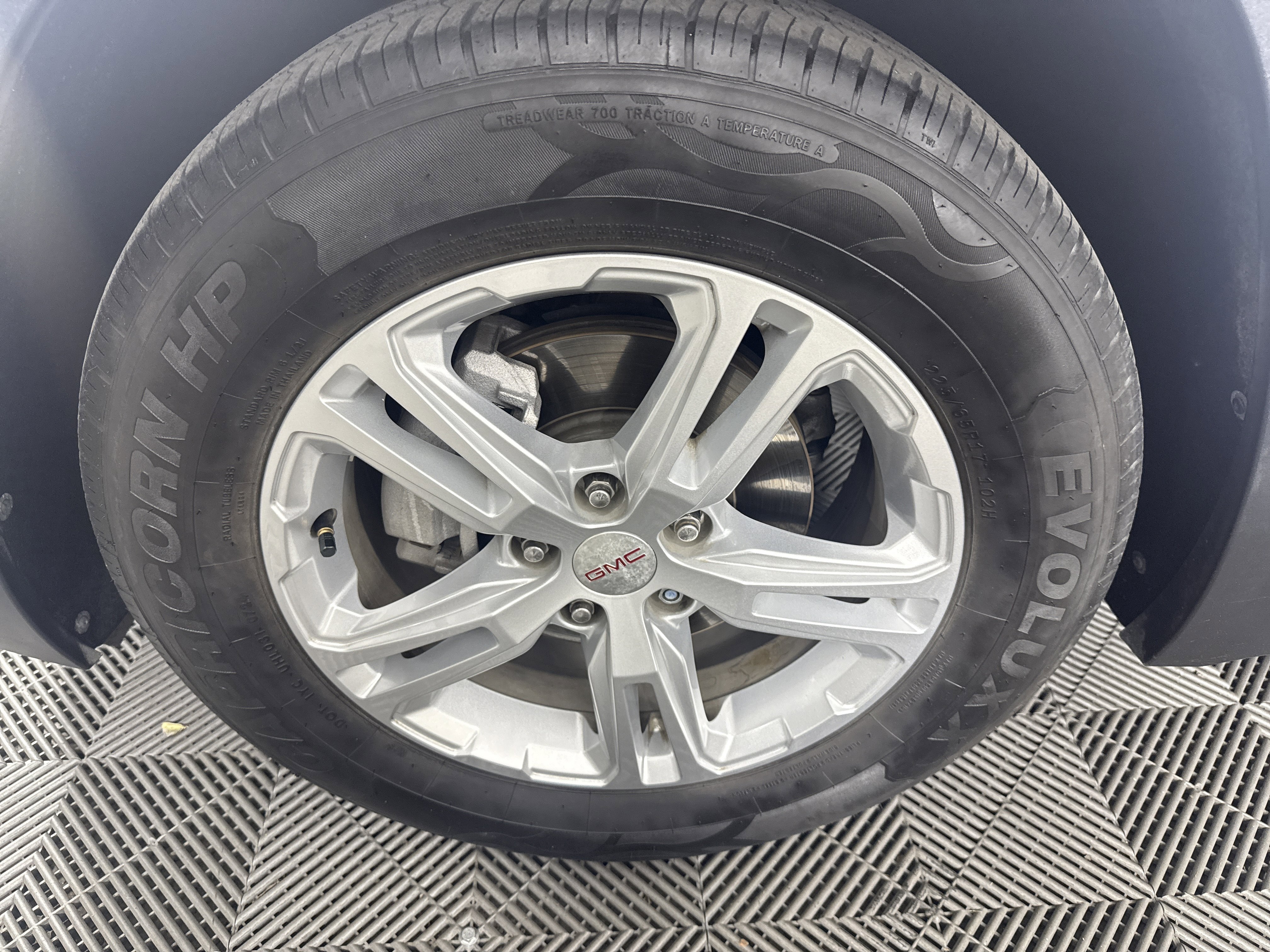 Used 2020 GMC Terrain SLE w/ Driver Convenience Package image 12