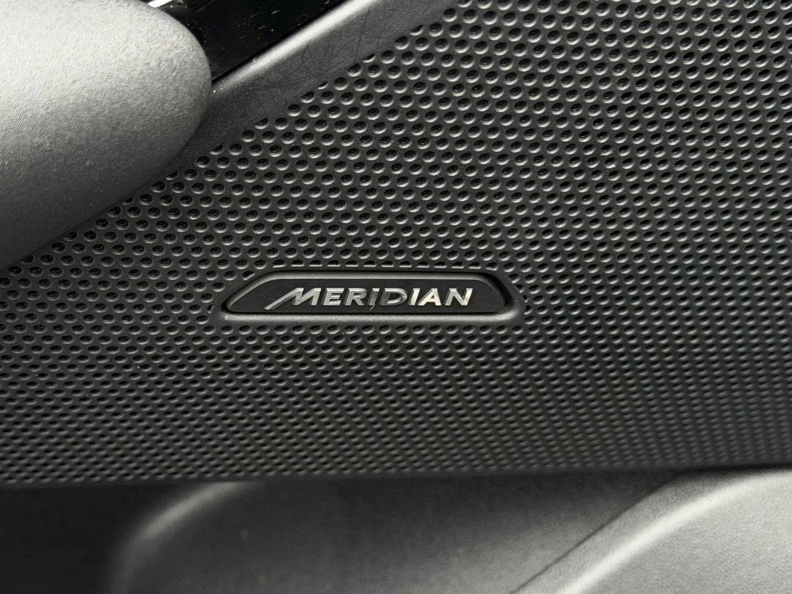 Used 2022 Land Rover Range Rover Velar R-Dynamic S image 22