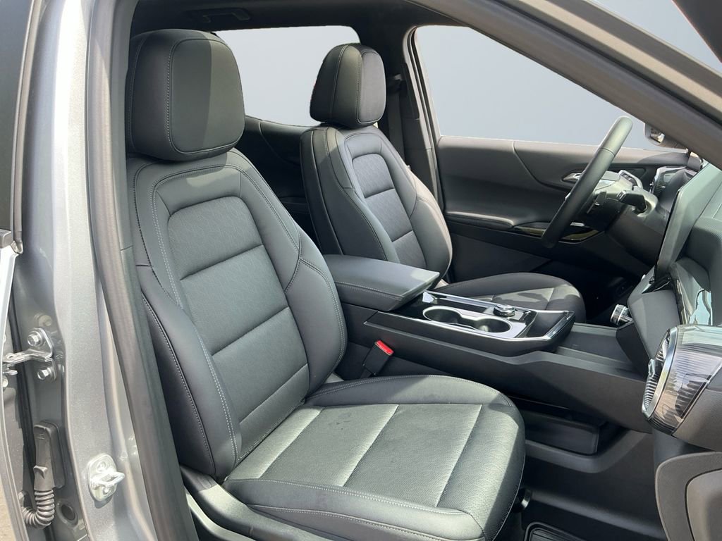 Used 2026 Chevrolet Equinox LT w/ Convenience Package II image 16