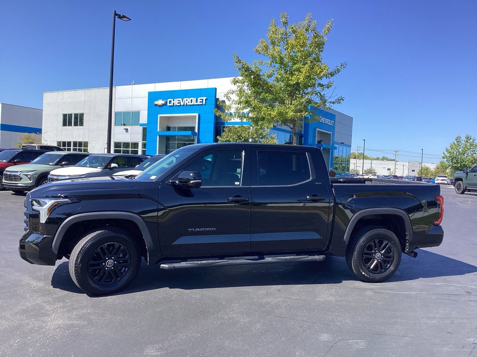 Used 2022 Toyota Tundra SR5 w/ Convenience Package image 7