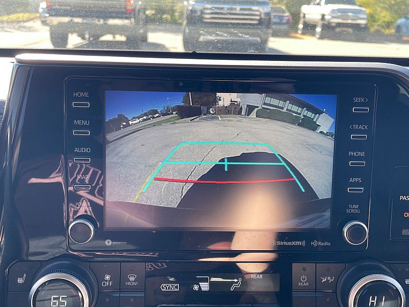 Used 2020 Toyota Highlander XLE image 19