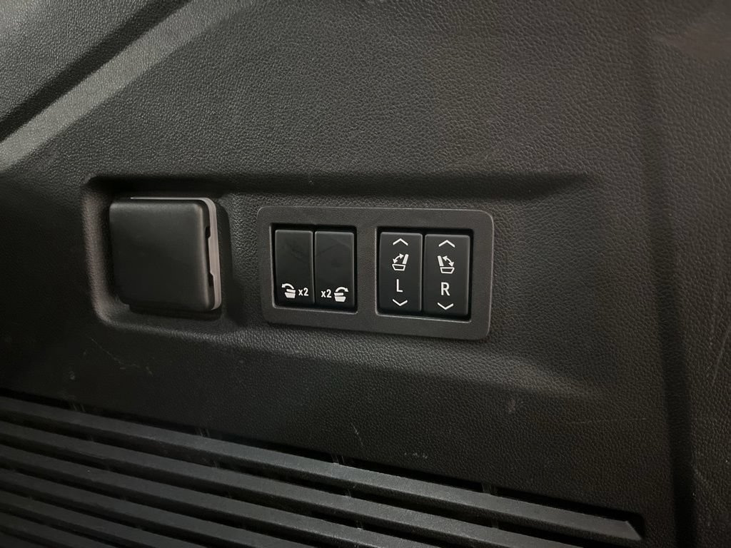 Certified 2023 GMC Yukon AT4 w/ Technology Package AWD/4WD image 24