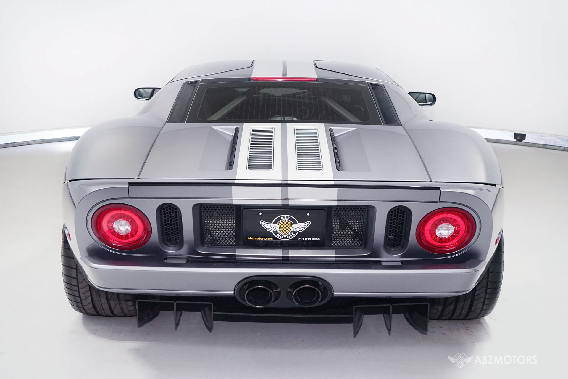 Used 2006 Ford GT RWD image 7