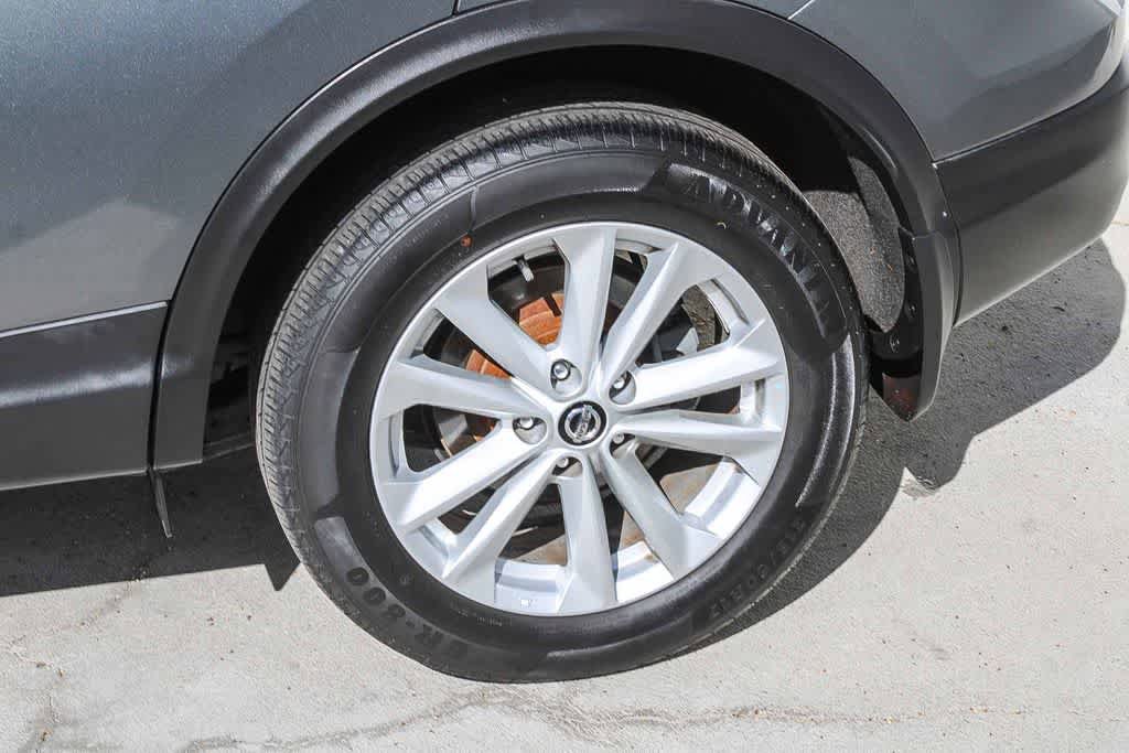 Used 2018 Nissan Rogue Sport S w/ S Appearance Package FWD image 6