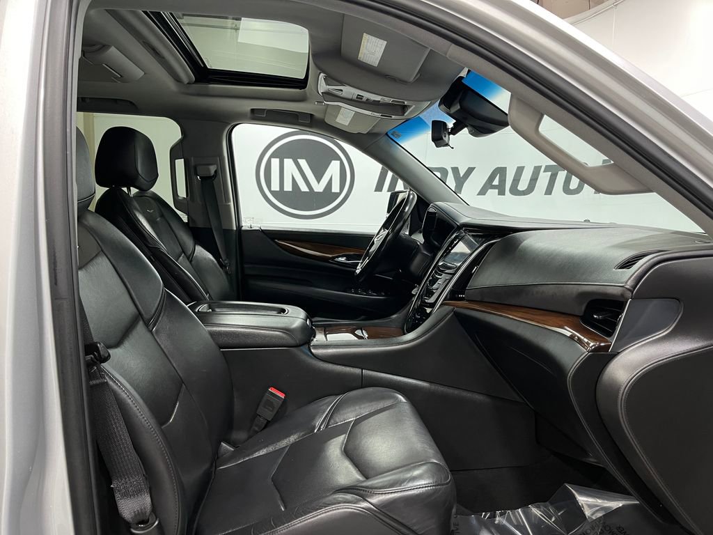 Used 2018 Cadillac Escalade Premium Luxury image 38