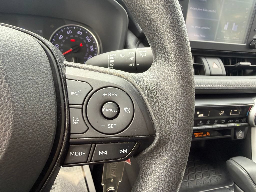 Used 2019 Toyota RAV4 LE w/ Carpet Mat Package AWD/4WD image 30