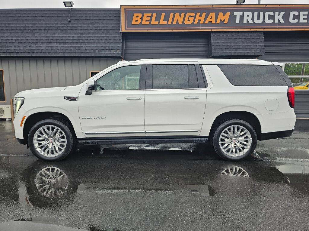 Used 2025 GMC Yukon XL Denali w/ Sun & Power Step Package AWD/4WD image 2