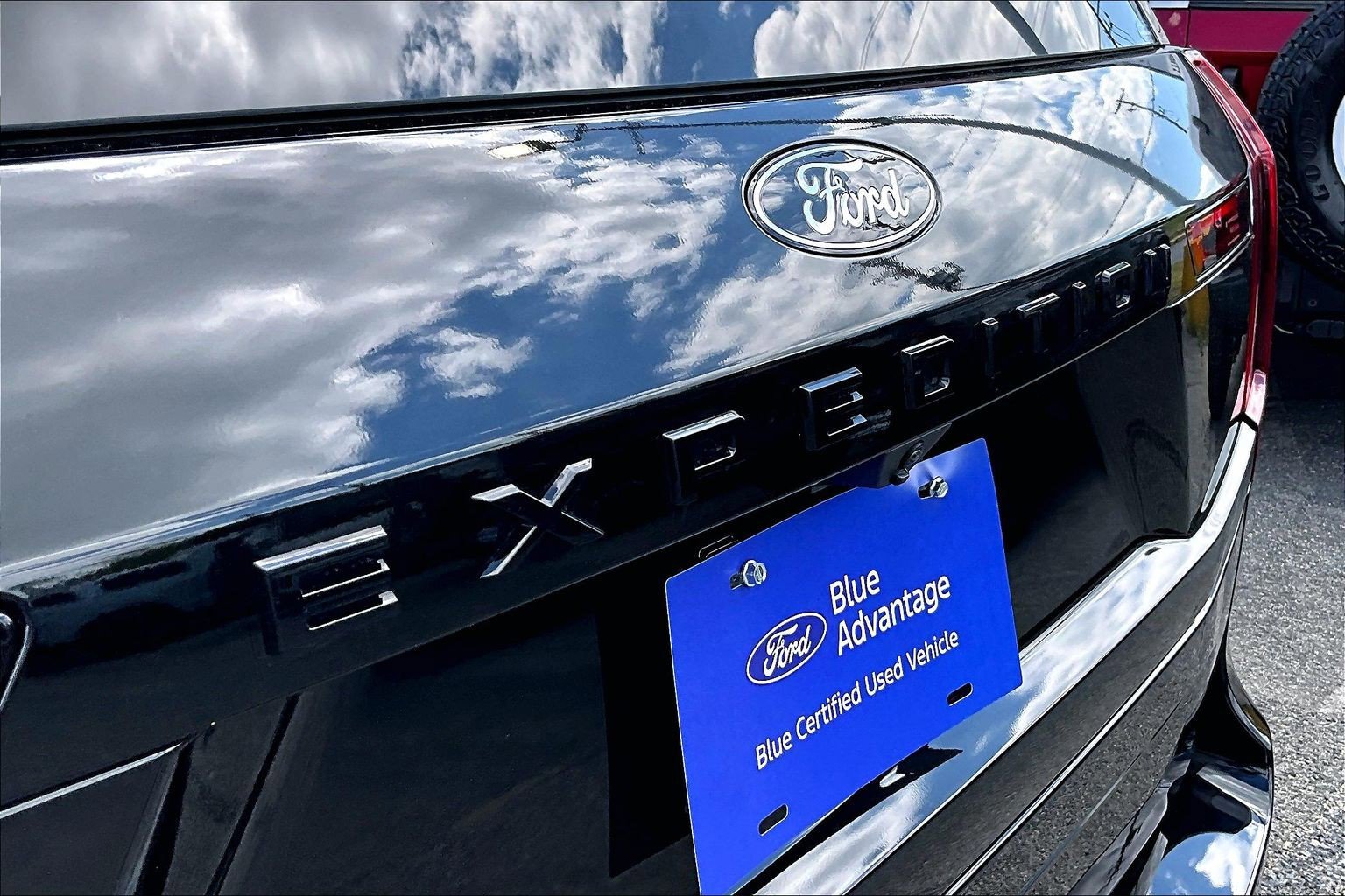 Certified 2025 Ford Expedition Platinum w/ Stealth Performance Package AWD/4WD image 8