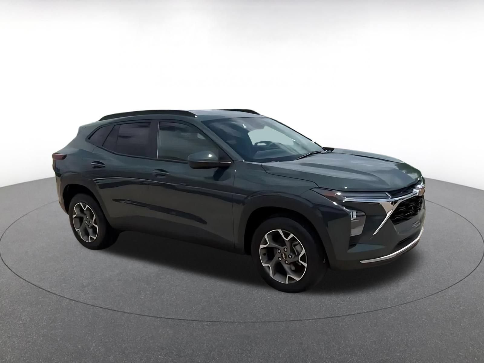 Used 2025 Chevrolet Trax LT FWD video 2