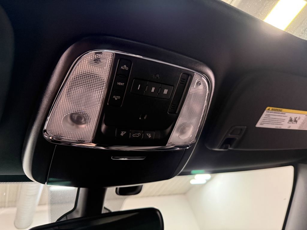 Used 2019 Jeep Grand Cherokee Laredo AWD/4WD image 85