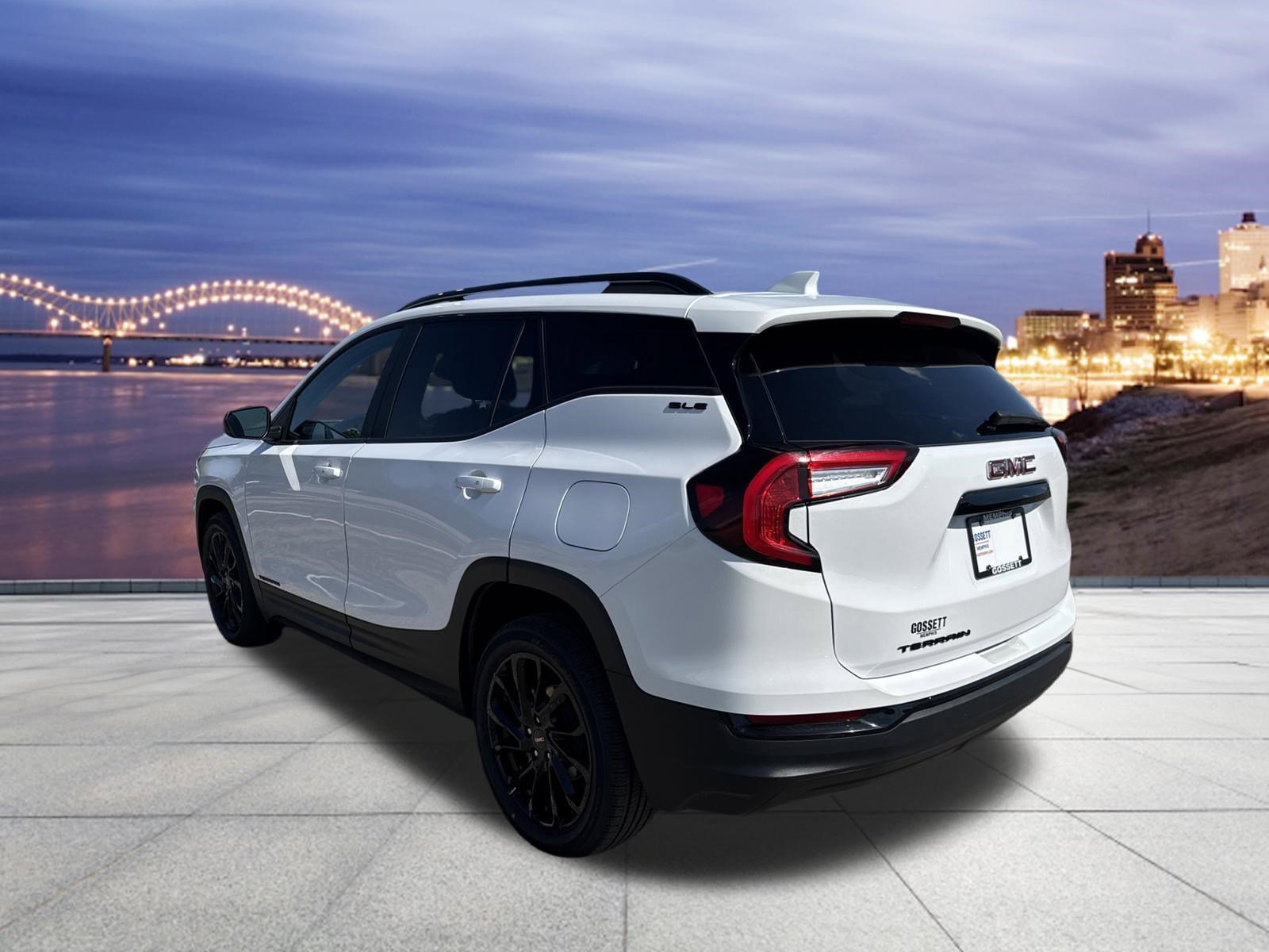 Used 2024 GMC Terrain SLE w/ Driver Convenience Package FWD image 3