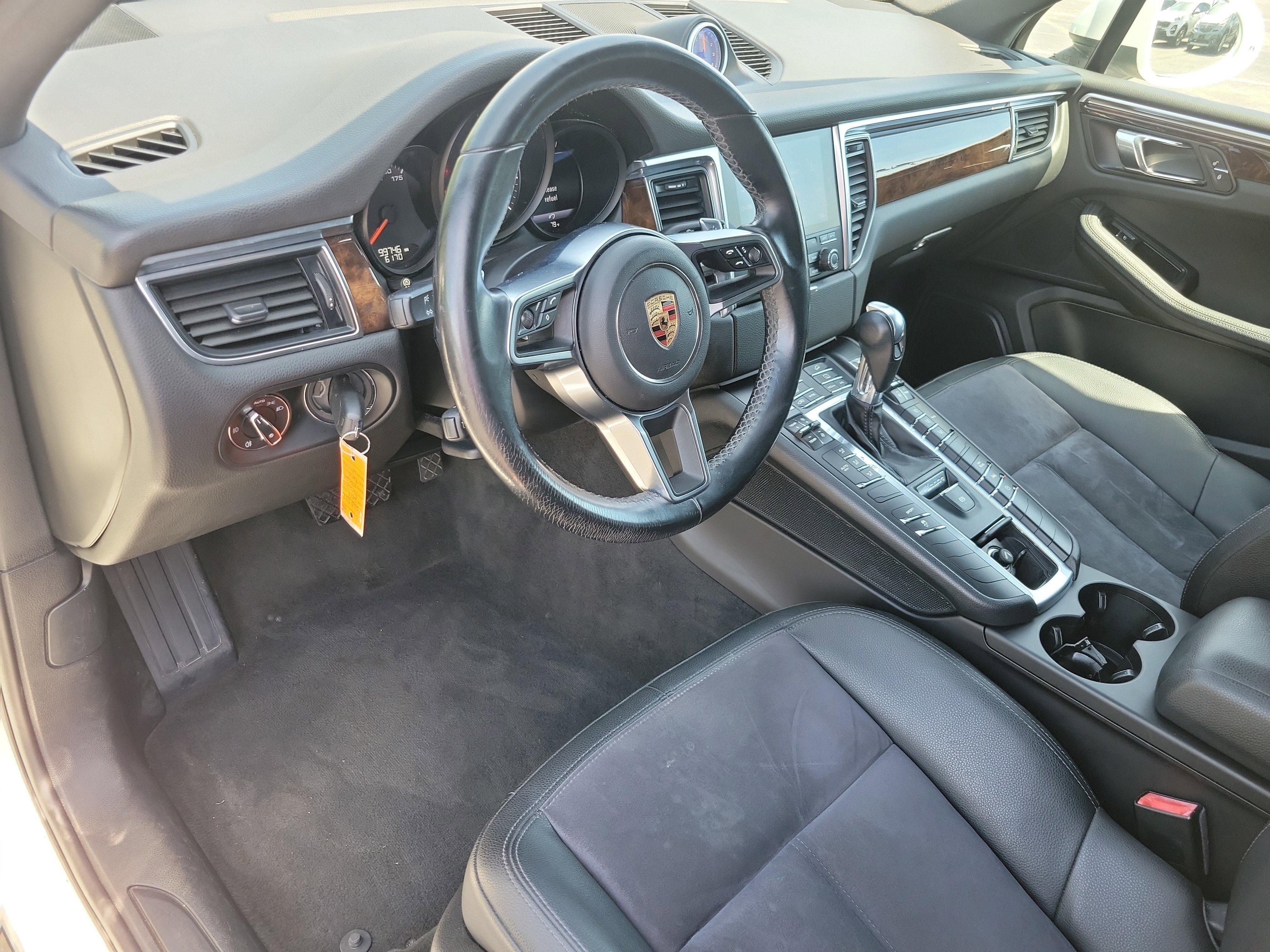 Used 2017 Porsche Macan AWD/4WD image 3