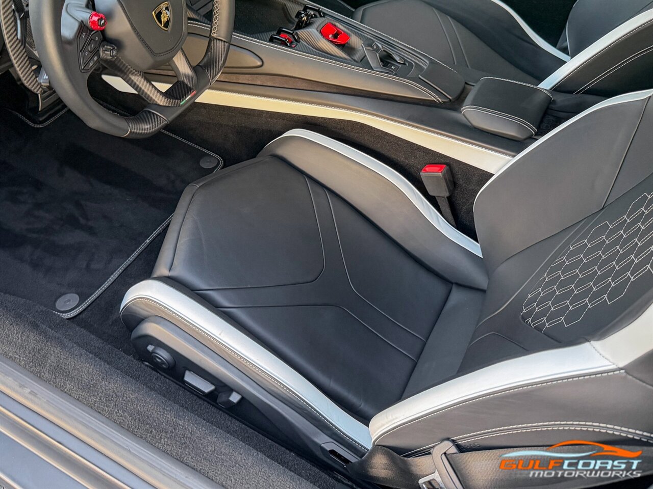 Used 2024 Lamborghini Revuelto image 26
