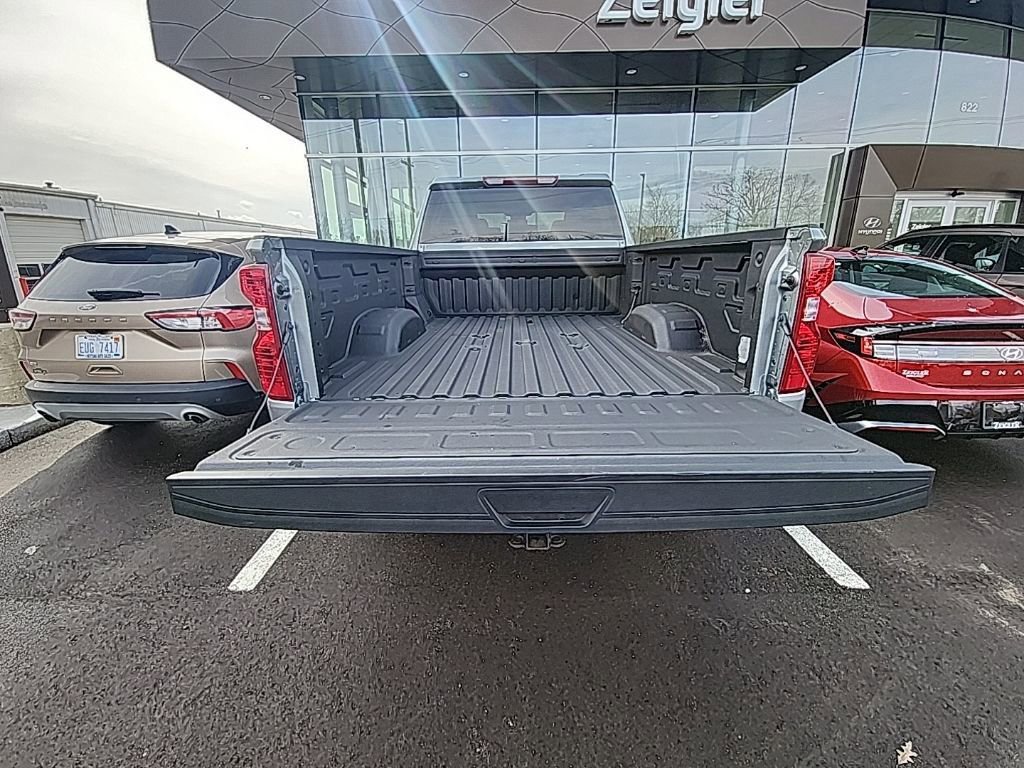 Used 2024 Chevrolet Silverado 2500 Custom w/ Custom Value Package image 9