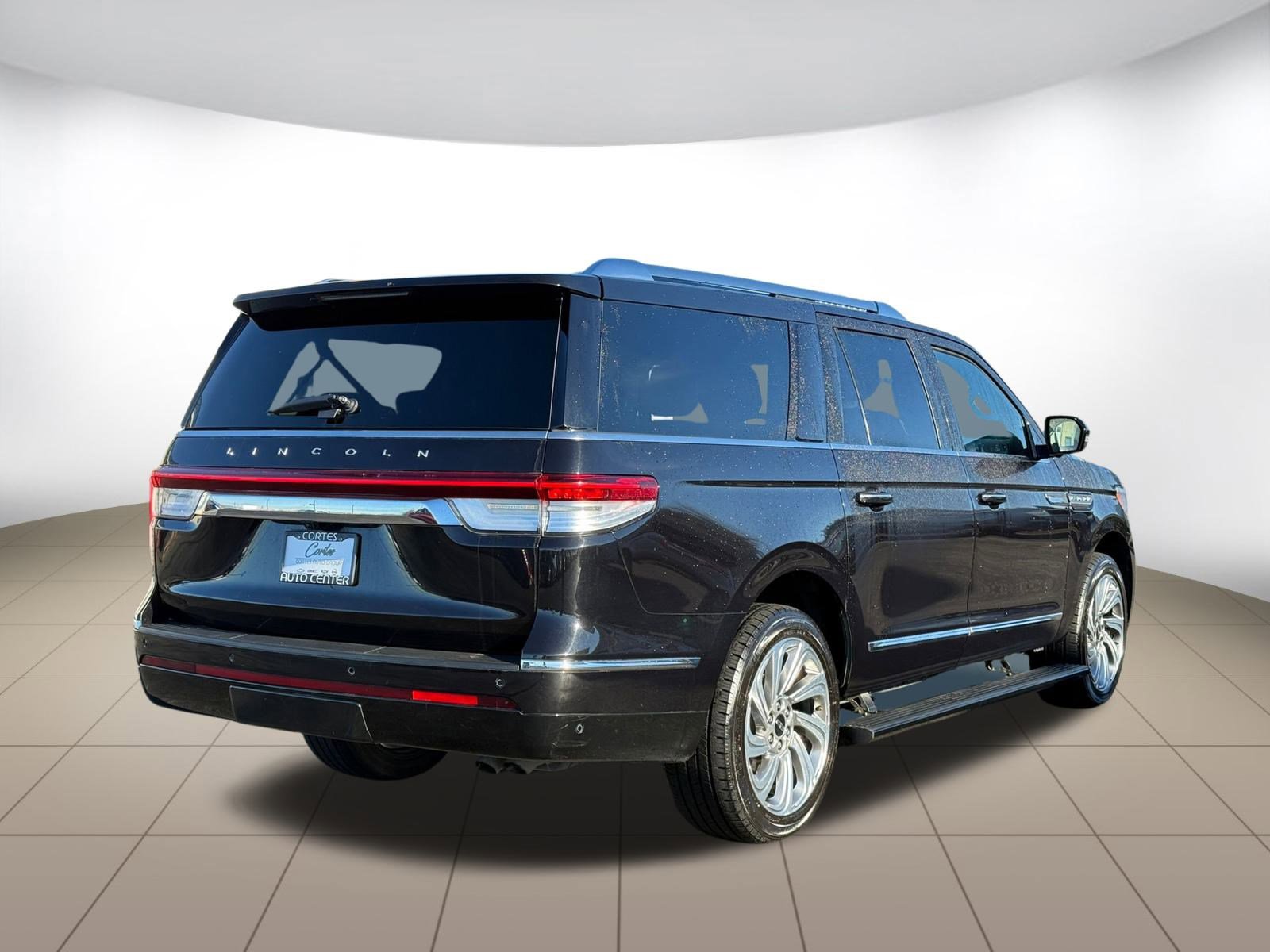 Used 2024 Lincoln Navigator L 4WD image 7