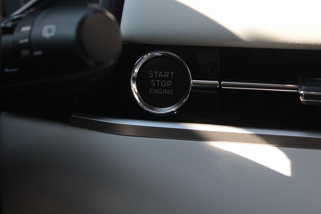 New 2025 Mitsubishi Outlander SE image 22