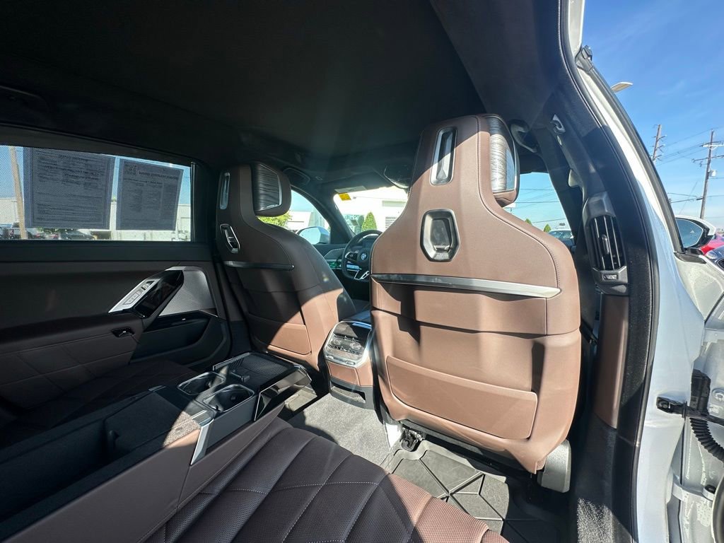 Certified 2025 BMW 760i xDrive w/ Luxury Rear Seating Package image 30