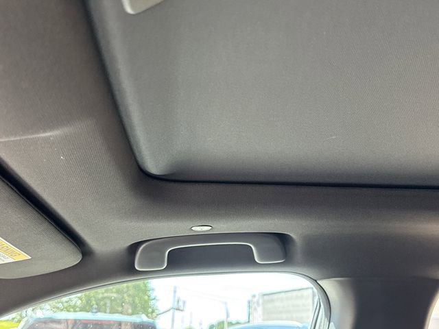 Used 2025 Nissan Rogue S AWD/4WD image 16