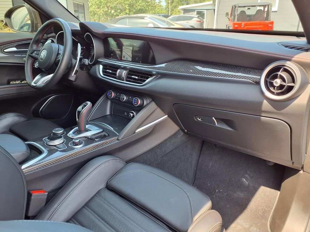 Used 2023 Alfa Romeo Stelvio Estrema AWD/4WD image 11