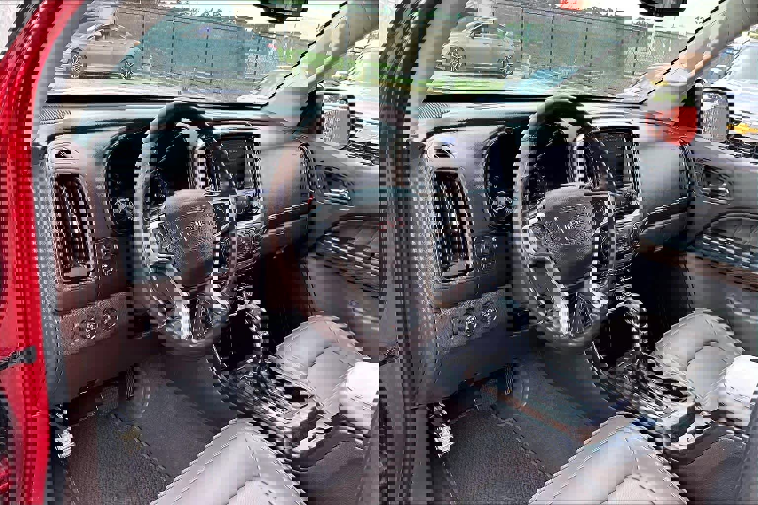 Used 2022 GMC Canyon Denali image 13