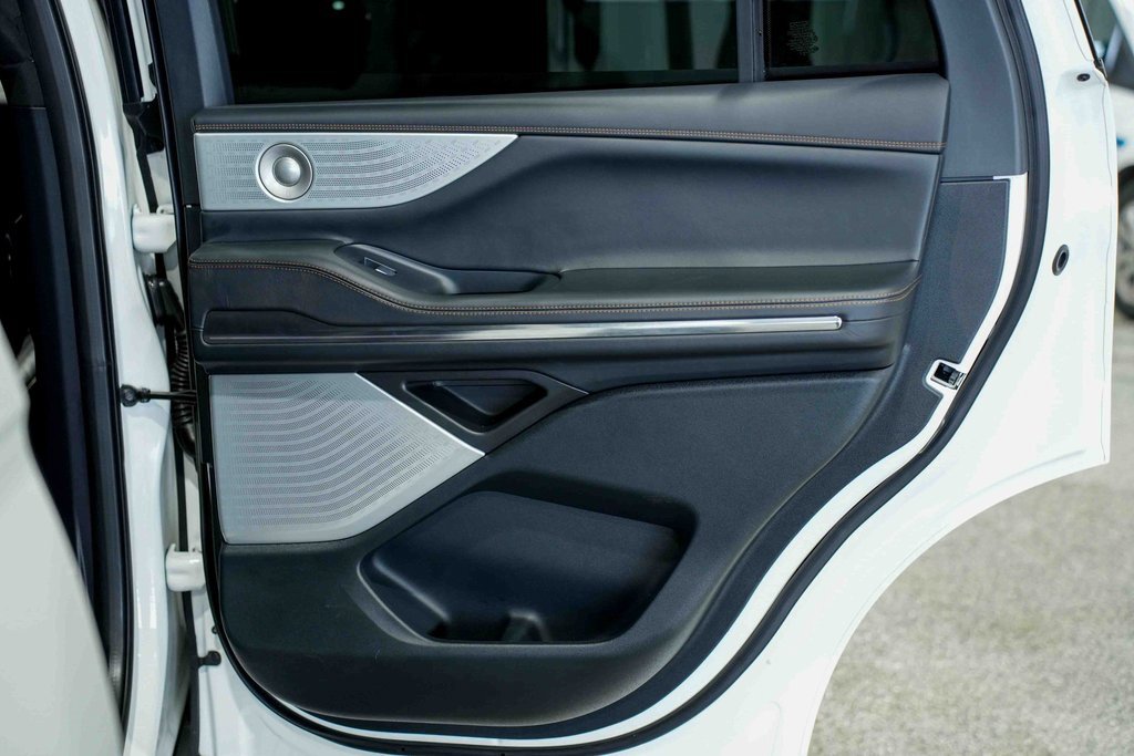 Used 2025 Lincoln Navigator Black Label image 24