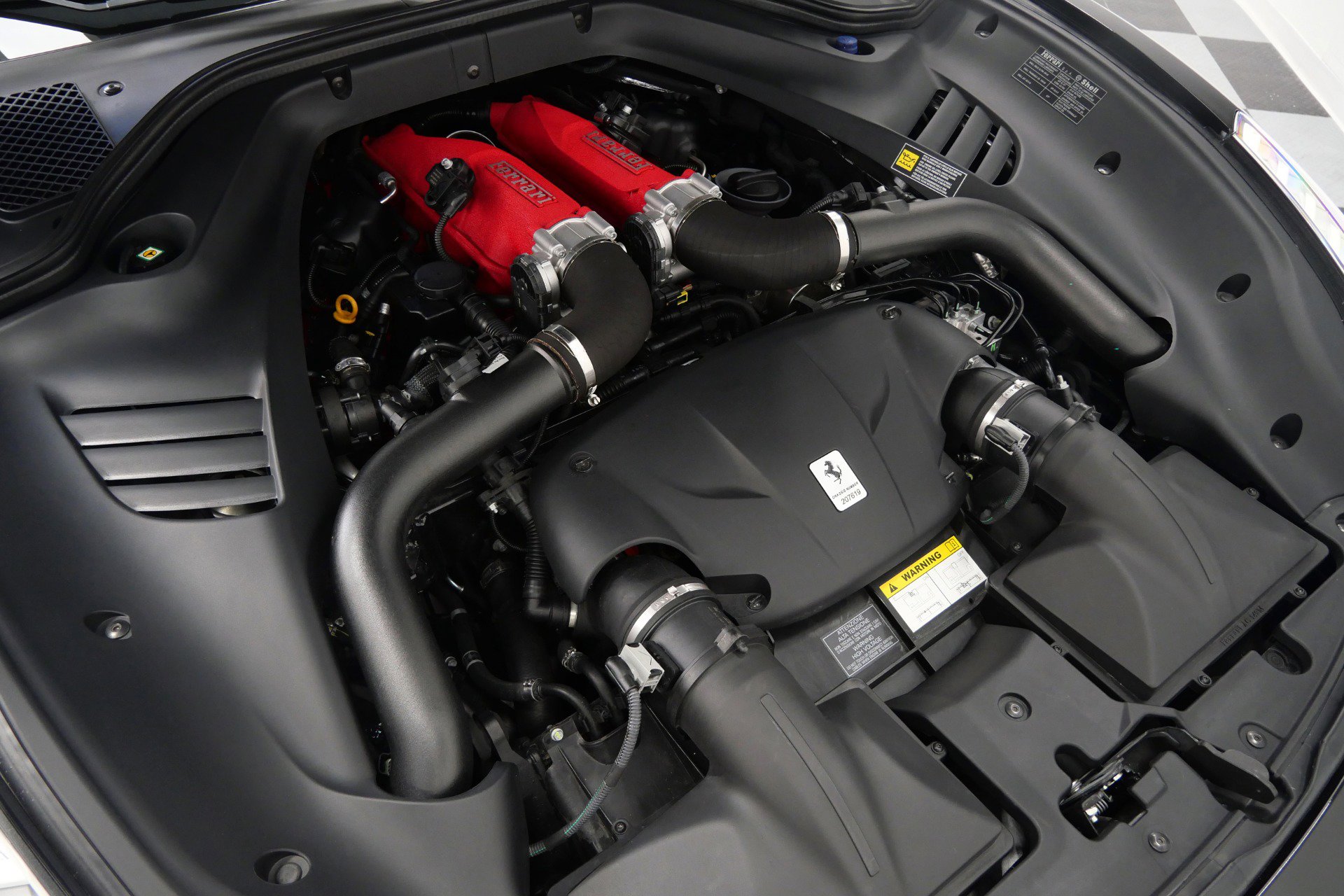 Used 2015 Ferrari California T RWD image 44