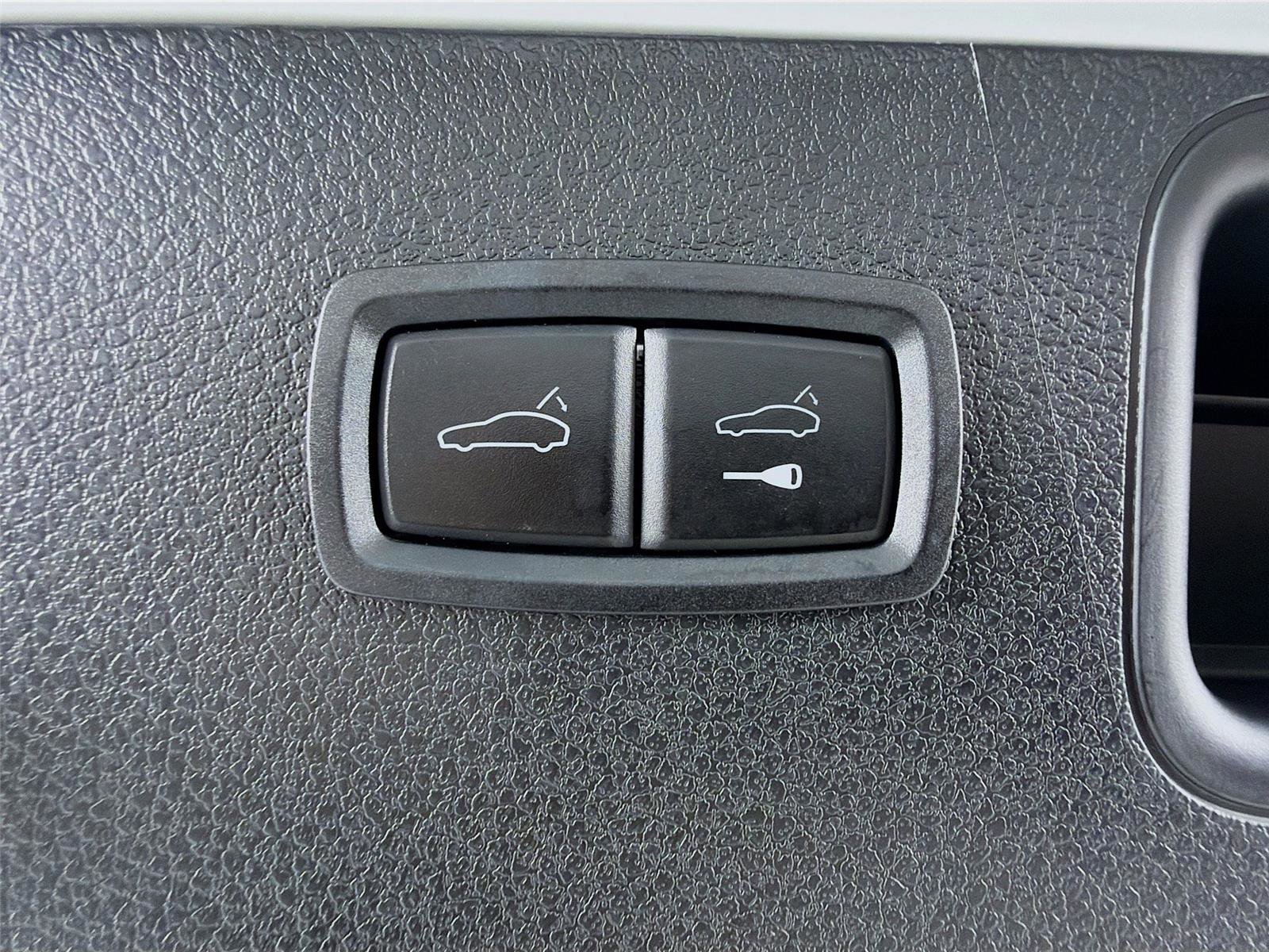 Certified 2023 Porsche Macan AWD/4WD image 23