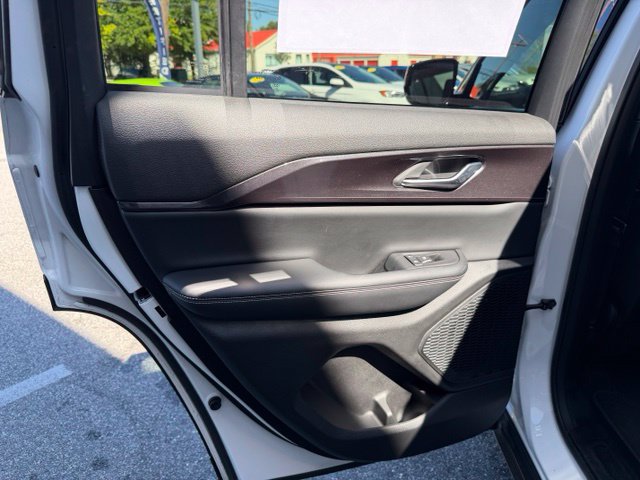 Used 2023 Jeep Grand Cherokee Altitude AWD/4WD image 15