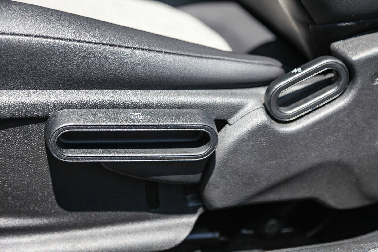 Used 2021 MINI Cooper SE w/ 6.5" Touchscreen Package image 21