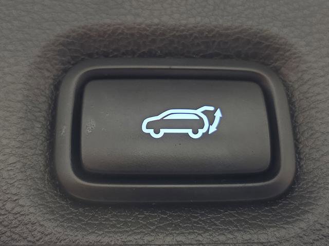 Certified 2023 Hyundai Santa Fe Limited image 16