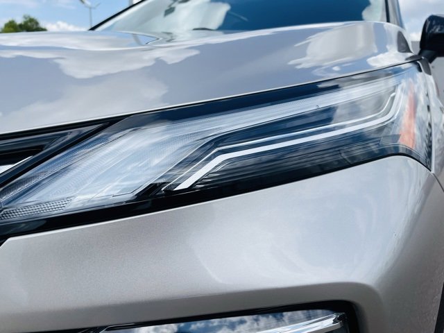 Used 2024 Nissan Rogue Platinum w/ Platinum Premium Package image 12