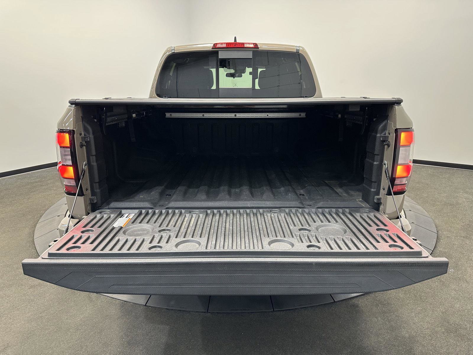 Used 2023 Nissan Frontier PRO-4X w/ Pro Convenience Package AWD/4WD image 29