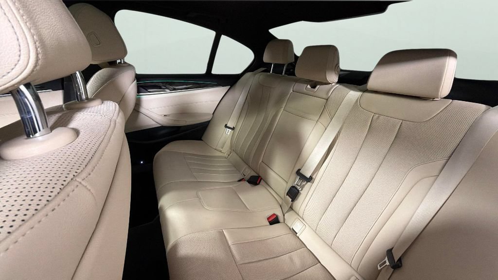 Used 2021 BMW 530i w/ Convenience Package RWD image 25