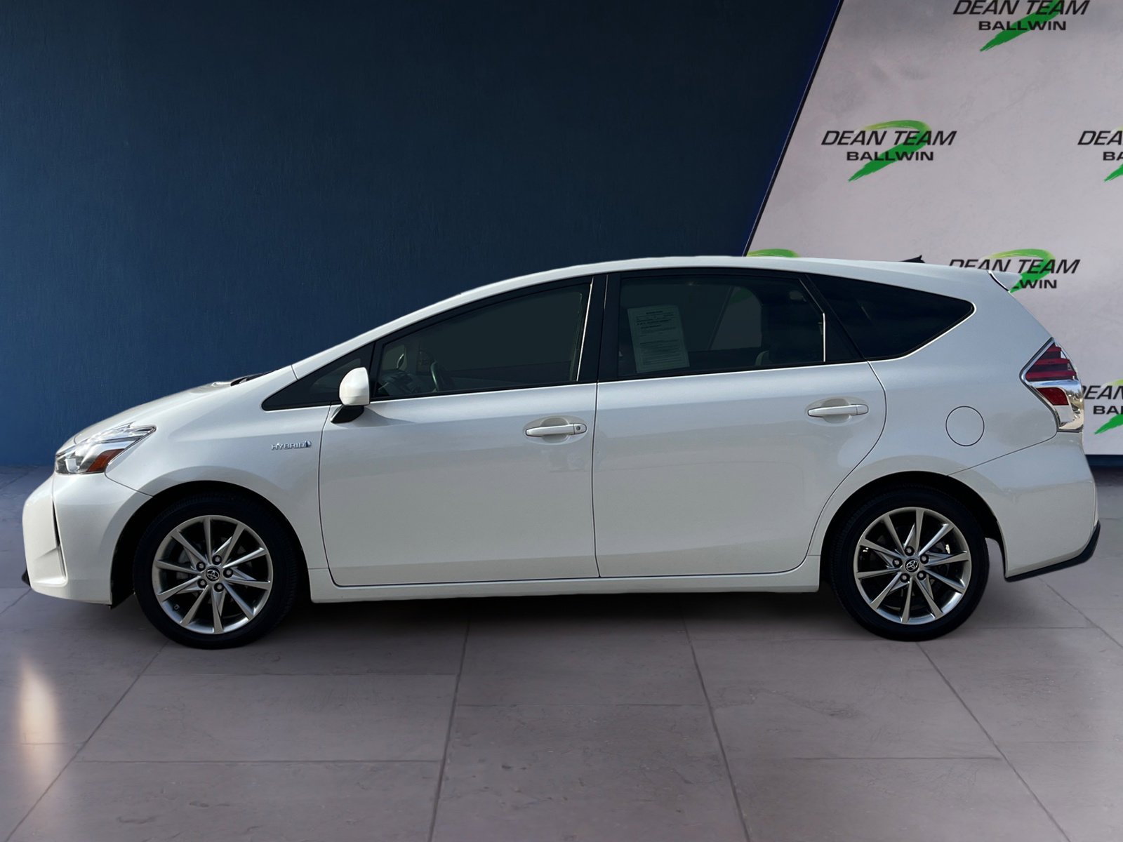 Used 2017 Toyota Prius V Five image 5