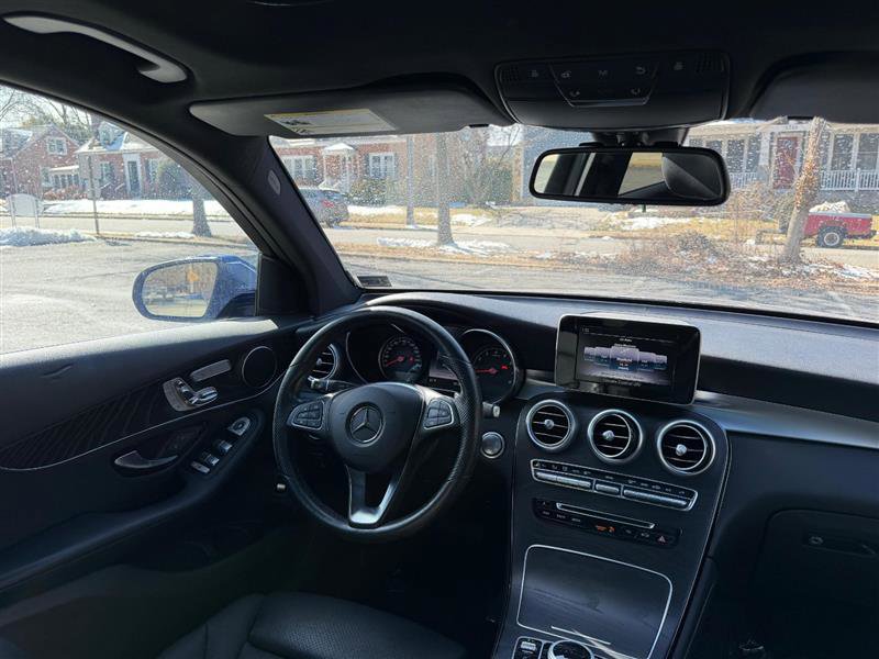 Used 2018 Mercedes-Benz GLC 300 4MATIC image 30