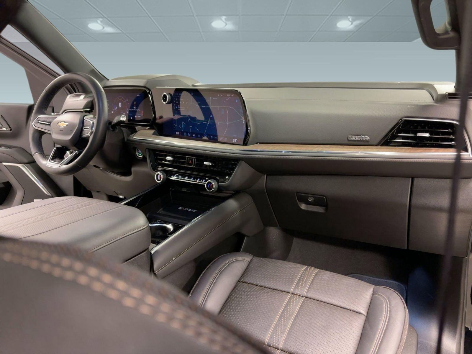 Certified 2025 Chevrolet Suburban High Country image 29