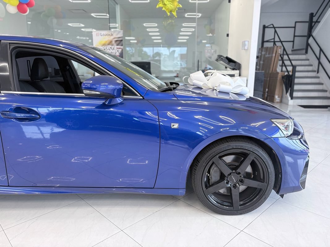 Used 2017 Lexus IS 200t F Sport w/ F Sport Package RWD image 9