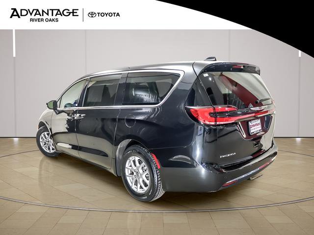 Used 2023 Chrysler Pacifica Touring-L image 5